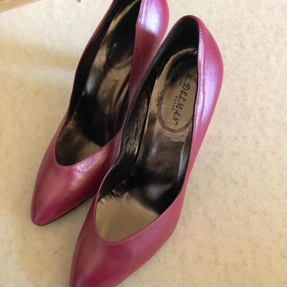 Delman Pumps Dark Pink. Size 8.5. Best Fit for Size 8 .. Heels 3.5. Pointed Toe